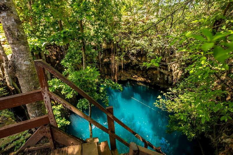 Uxmal: Vintage Land Rover Expedition to Uxmal Cenotes - Who Guides Your Journey?