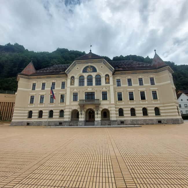 Vaduz on foot: guided visit of the alpine capital of Liechtenstein - Key Points