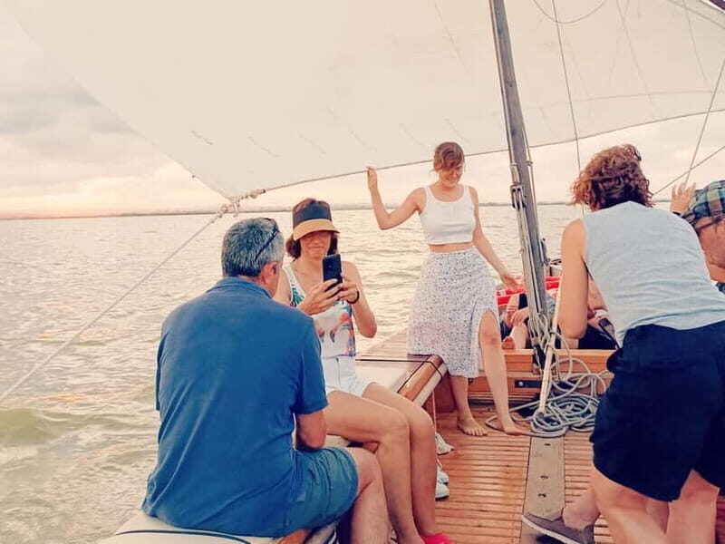 Valencia: Albufera Sunset on a sailboat with a Local Guide - Key Points