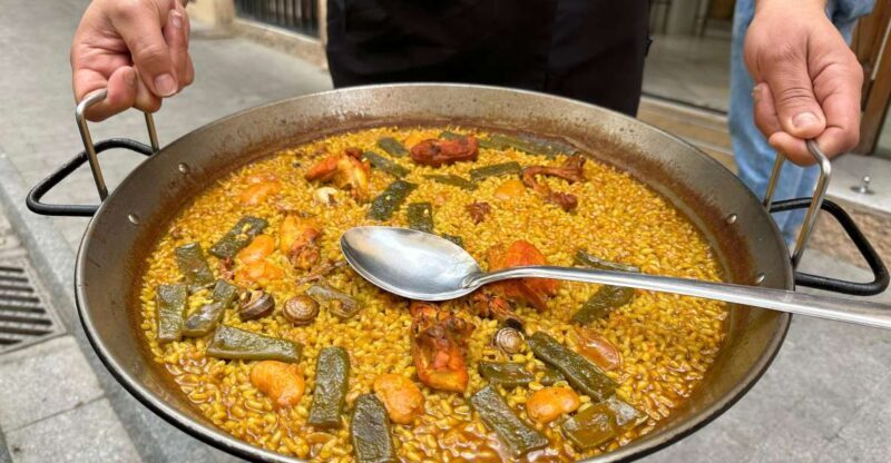 Valencia: Authentic Food Tour with Paella Valenciana - Setting the Scene: Starting Point and Atmosphere