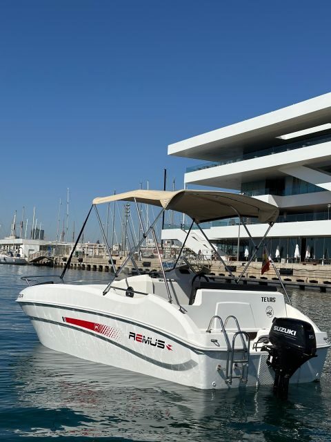 VALENCIA BOAT WITHOUT A LICENSE - Who Should Consider This Experience?