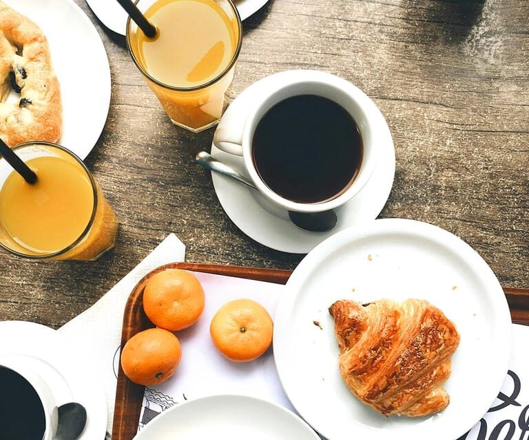 Valencia: Breakfast Brunch on a boat tour | food and drinks - Key Points