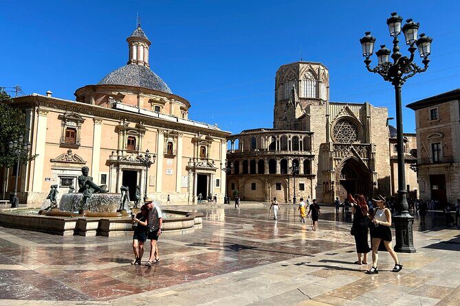 Valencia City Highlights in Guided Bike or E-Bike Tour - Inside the Valencia Cathedral and Basilica
