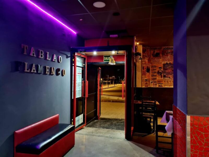 Valencia: Flamenco at Toro y La Luna with Drinks or Dinner - What to Expect When You Book