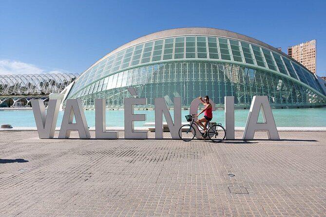 Valencia Highlights Bike Tour - Exploring Plaza De LAjuntament