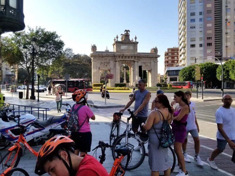 Valencia: Immersive Bike & E-Bike Storytelling Tour & Photos - Practical Details and Tips