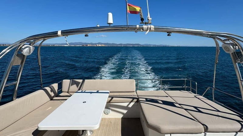 Valencia: Luxury boat ride with captain, drinks, and private bathroom - Key Points