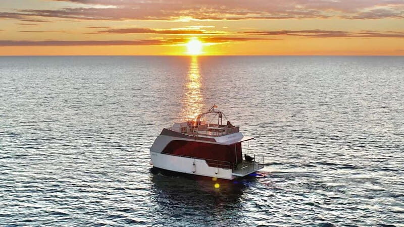 Valencia: Luxury boat ride with captain, drinks, and private bathroom - A Deep Dive into the Valencia Luxury Boat Ride