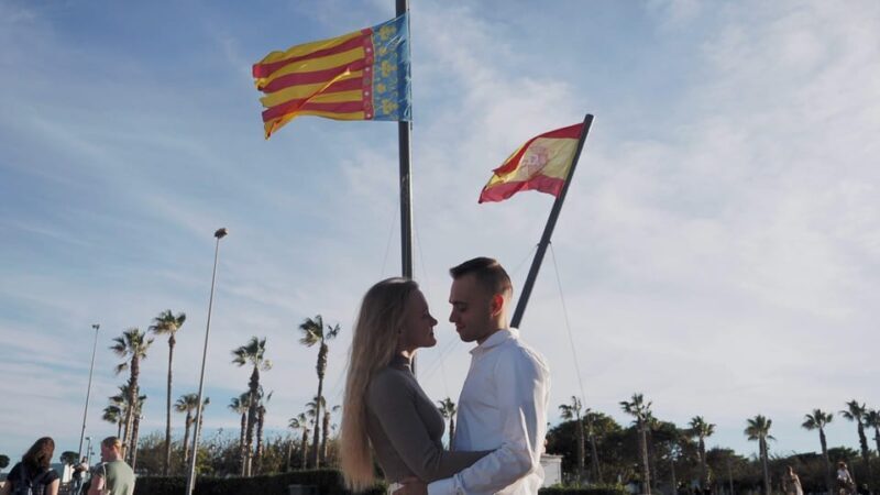 Valencia: Photo shooting at the beach with pro photographer - Key Points