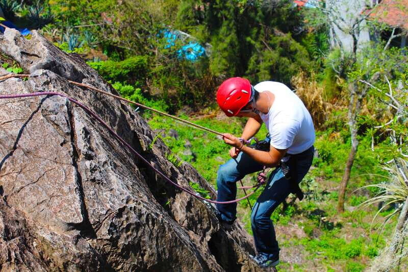 Valle de Bravo: Rappel over a viewpoint - An Adventure with a View: What to Expect