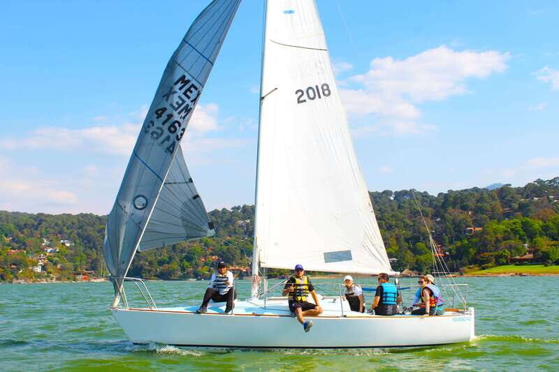 Valle de Bravo: Sailboat Tour Over the Lake. - An In-Depth Look at the Valle de Bravo Sailboat Tour