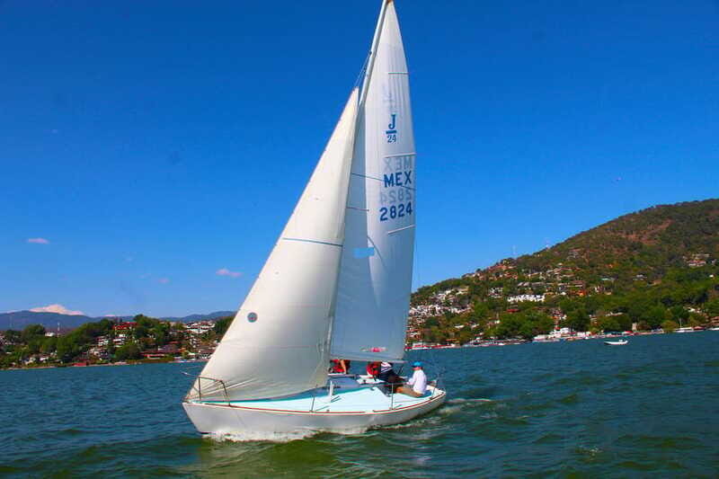 Valle de Bravo: Sailboat Tour Over the Lake. - The Sum Up