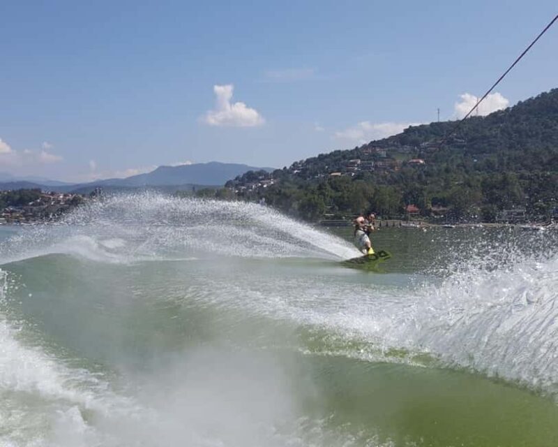 Valle de Bravo: Ski Boat Rentals - Key Points