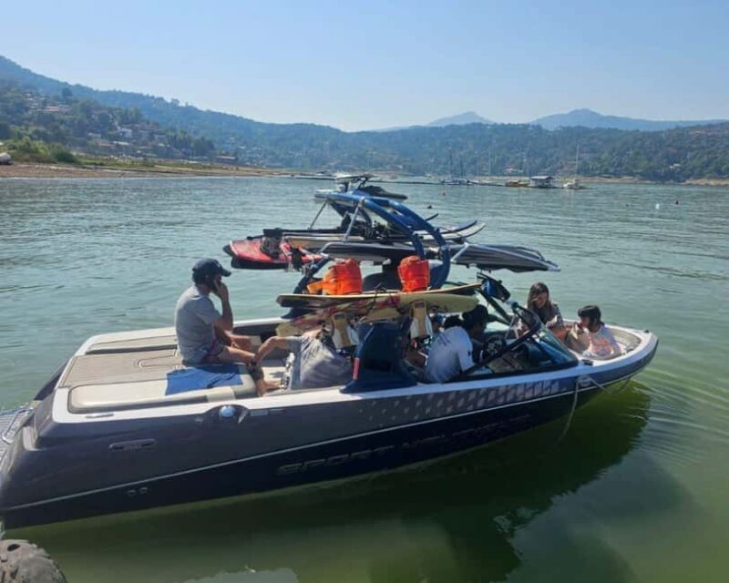 Valle de Bravo: Ski Boat Rentals - Authenticity and Experience