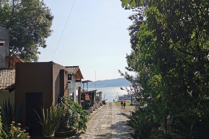 Valle de Bravo: Walking Tour & Ride a Jet Ski from Mexico City - A Day in Valle de Bravo: What to Expect