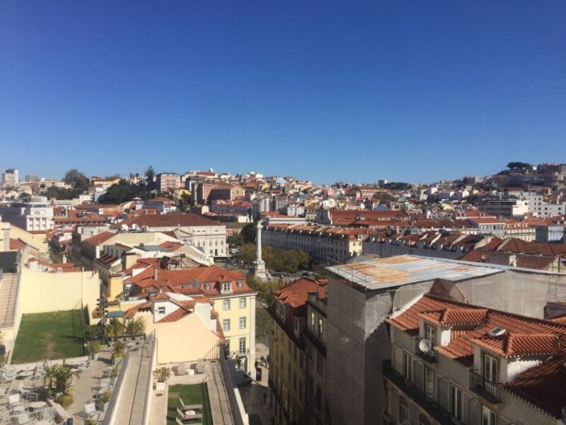 Van tour covering Lisbon highlights and Cascais&Sintra. - Key Points