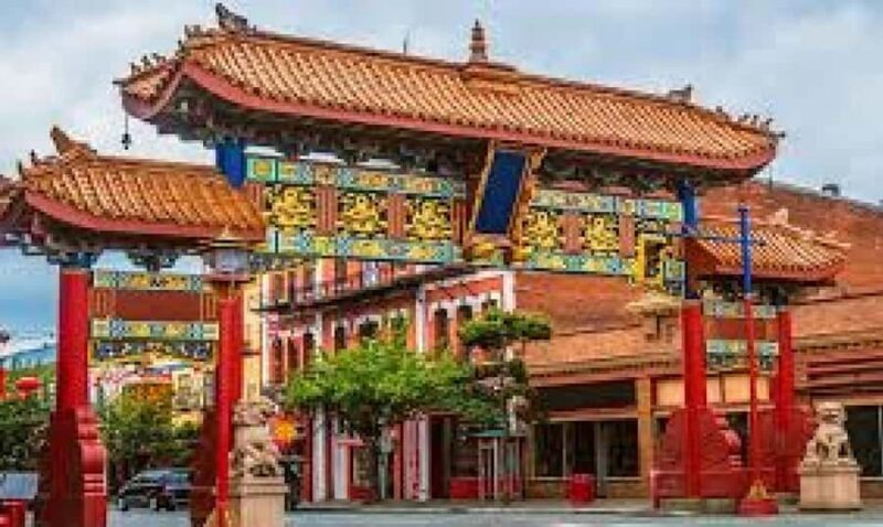 Vancouver: City Highlights Tour with Guide - Transportation and Group Size