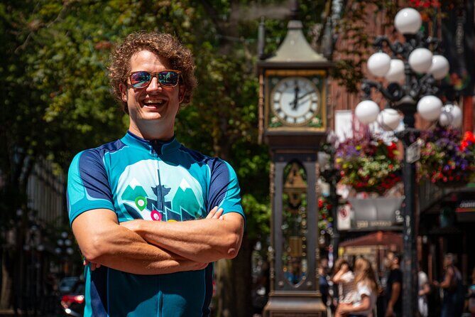 Vancouver Coal Harbour and Historic Gastown Walking Tour - Key Points