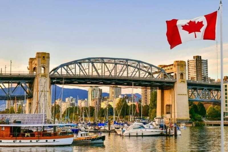 Vancouver : Must-See Attractions Walking Tour With A Guide - Authentic Experiences and Real Feedback