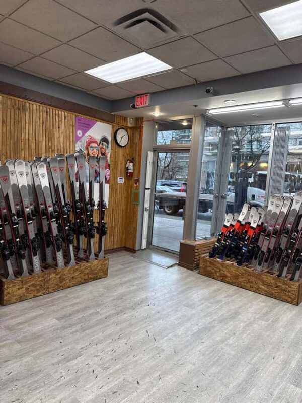 Vancouver: Snowboard Rental - Key Points