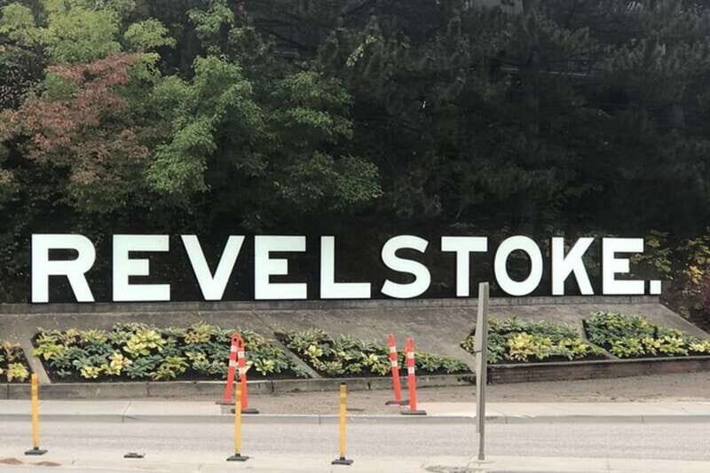 Vancouver to Revelstoke 2 days Ski and Snowboarding Tour - Key Points