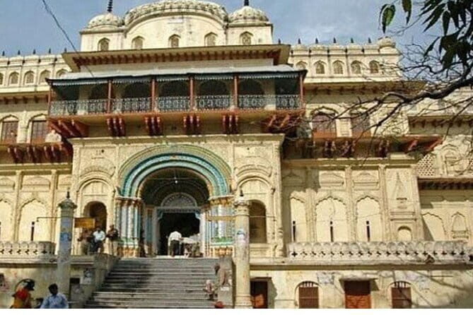 Varanasi to Ayodhya: A Divine Day Expedition - Hanuman Garhi