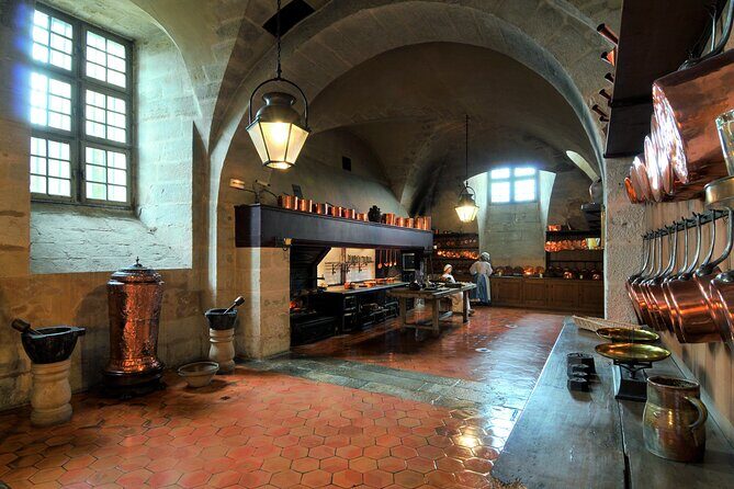 Vaux-le-Vicomte Castle Day Trip with Chateaubus Shuttle - Who Should Consider This Tour?