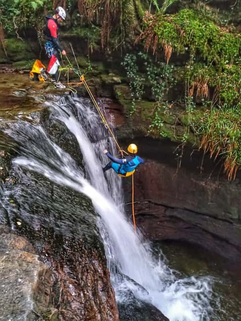 VEGA DE PAS, Cantabria : BARRANQUISMO INICIACION, FOR THE WHOLE FAMILY - Key Points