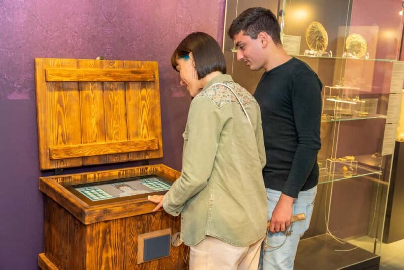 Velbert: Combo ticket for the German Castle and Fittings Museum - Special Exhibitions and the Villa Herminghaus