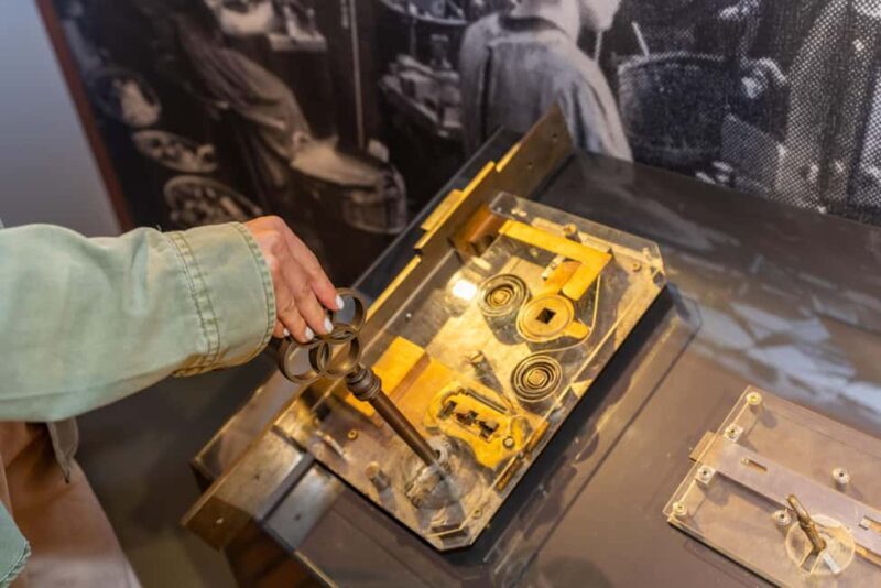 Velbert: Combo ticket for the German Castle and Fittings Museum - Practical Details: Visiting and Accessibility