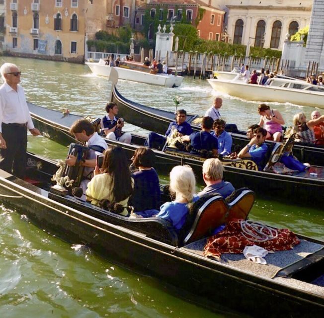 Venice: 30-Minute Gondola Ride on Grand Canal with Serenade - Authenticity and Review Insights