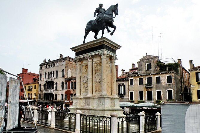 Venice by Foot: "A Journey Through Canals and Legends" - An In-Depth Look at the Experience