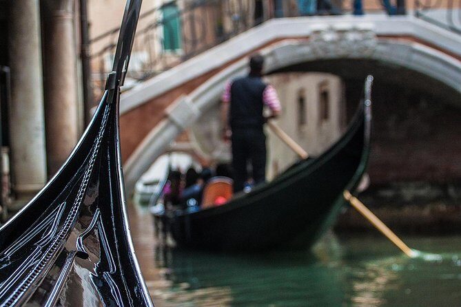 Venice Gondola Experience - An In-Depth Look at the Venice Gondola Experience