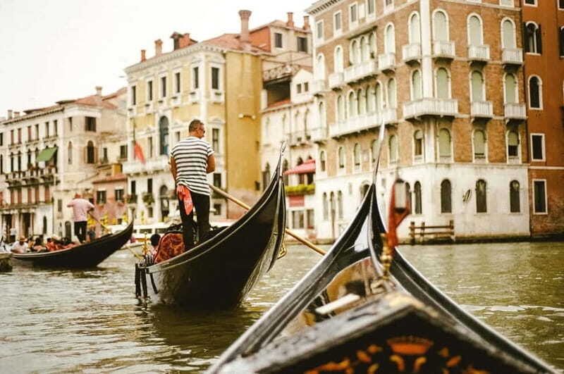 VENICE: Gondola Ride with Local Guide - Key Points