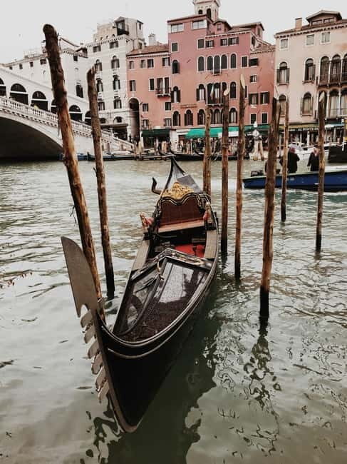 Venice: Gondola tour with live introductory commentary and audio guide - A Deep Dive into the Venice Gondola Experience
