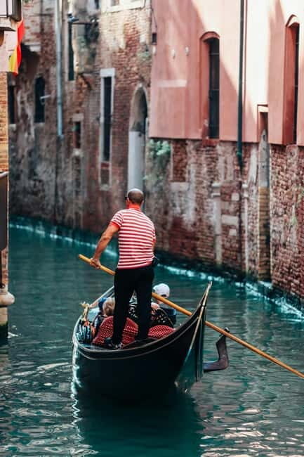 Venice: Gondola tour with live introductory commentary and audio guide - Practical Tips for Your Gondola Journey
