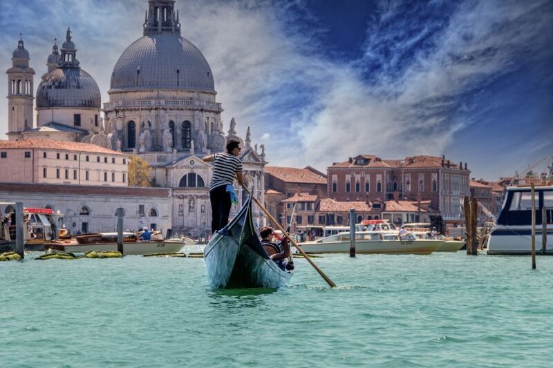 Venice: Grand Canal by Gondola with Live Commentary - Key Points