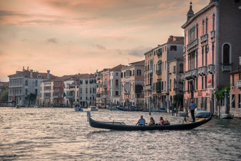 Venice: Grand Canal by Gondola with Live Commentary - FAQ