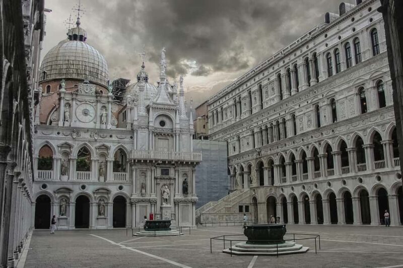 Venice: History Tour of Doge's Palace and Casanova's Prison - Key Points