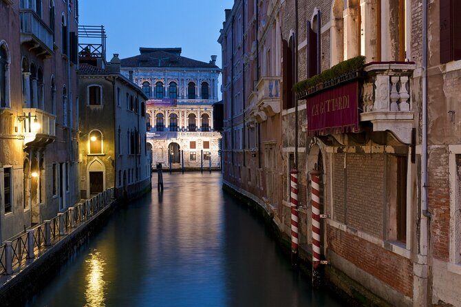Venice: Private After Dark Tour and Gondola Ride - Who Should Consider This Tour?