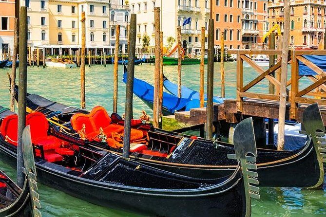 Venice: Private Serenade Gondola Tour - 30 minutes - The Highlights of the Tour