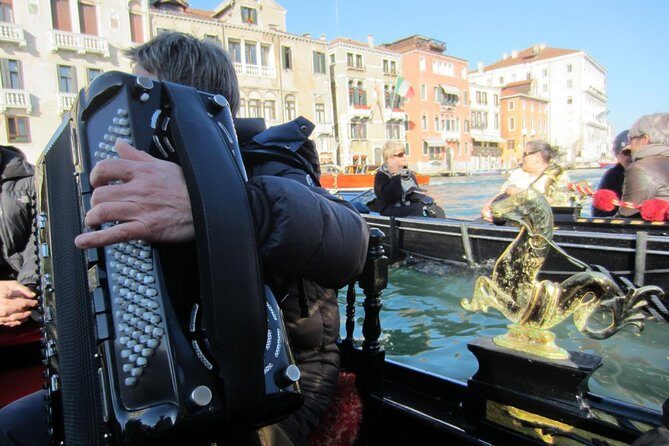 Venice: Private Serenade Gondola Tour - 30 minutes - The Experience We Can Expect