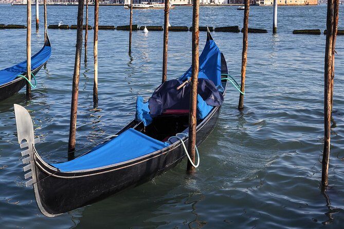 Venice Private Tour for Families with Gondola Ride - Ponte dei Sospiri
