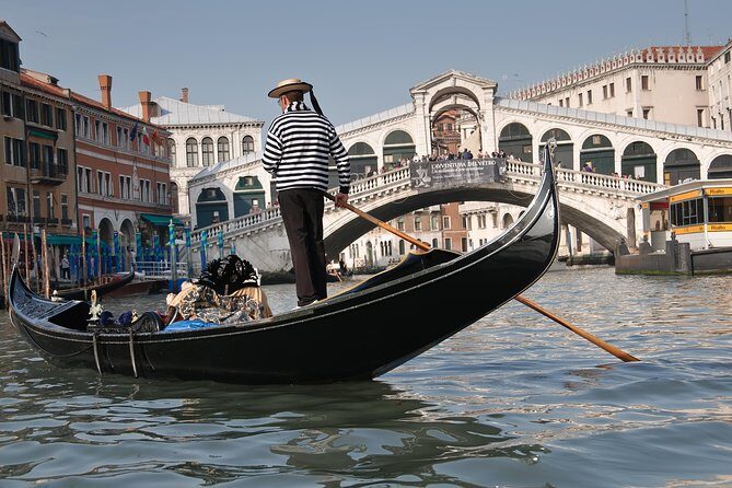 Venice Private Tour for Families with Gondola Ride - Gondola Ride