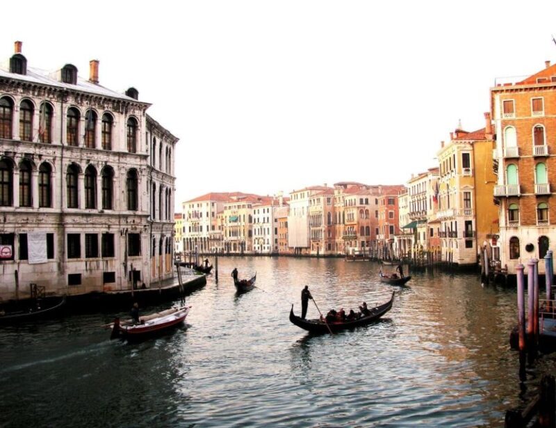Venice: Shared Gondola Ride - Key Points