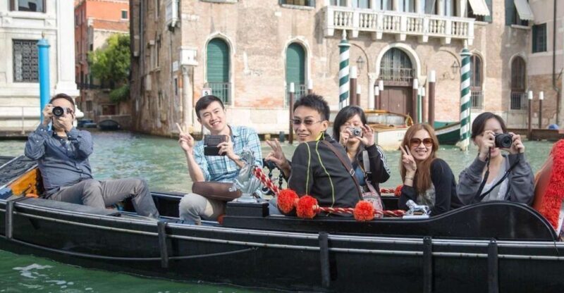 Venice: Shared Gondola Ride - A Close Look at the Gondola Ride