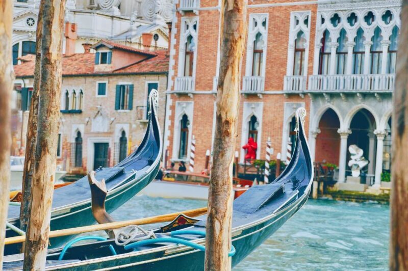 Venice: Shared Gondola Ride through the Lagoon City - Timing and Group Size