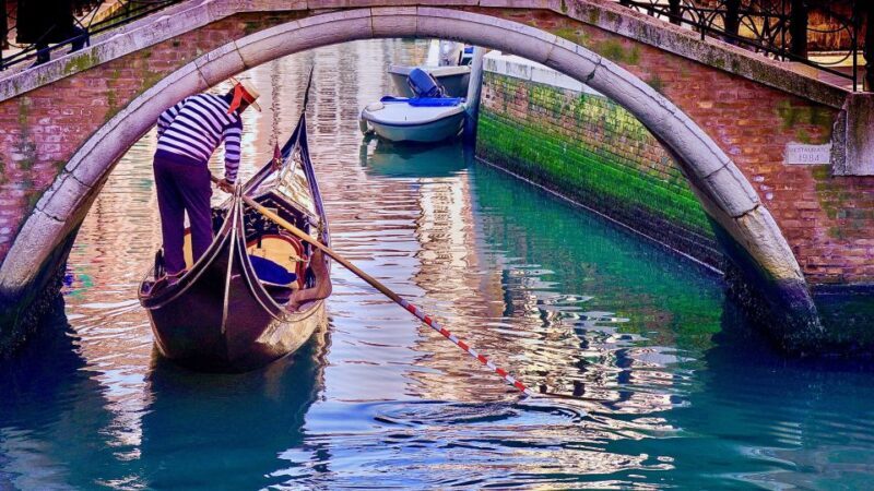 Venice: Shared Gondola Ride through the Lagoon City - Authenticity and Atmosphere