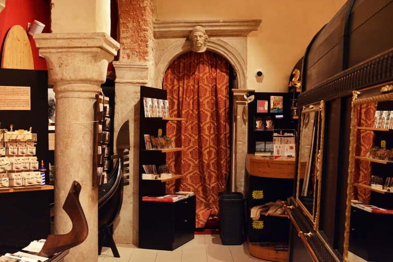 Venice: The Gondola Gallery 3D Experience - What to Expect from The Gondola Gallery 3D Experience