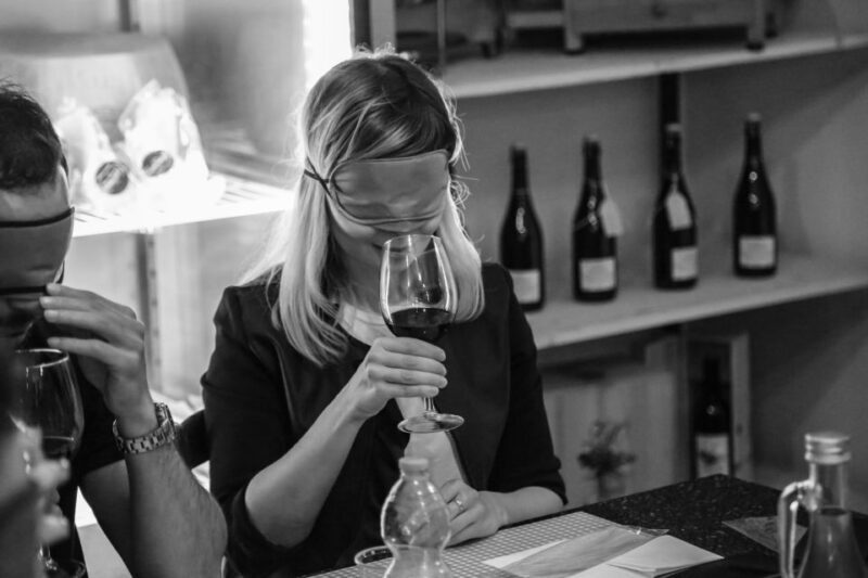 Verona: Blindfolded Wine Tasting - Key Points: